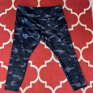 ATHLETA dark camo 7/8 legging size 1X